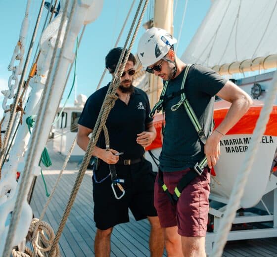 Santa Maria Manuela guests climbing rigging