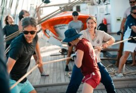 Santa Maria Manuela guests pulling ropes