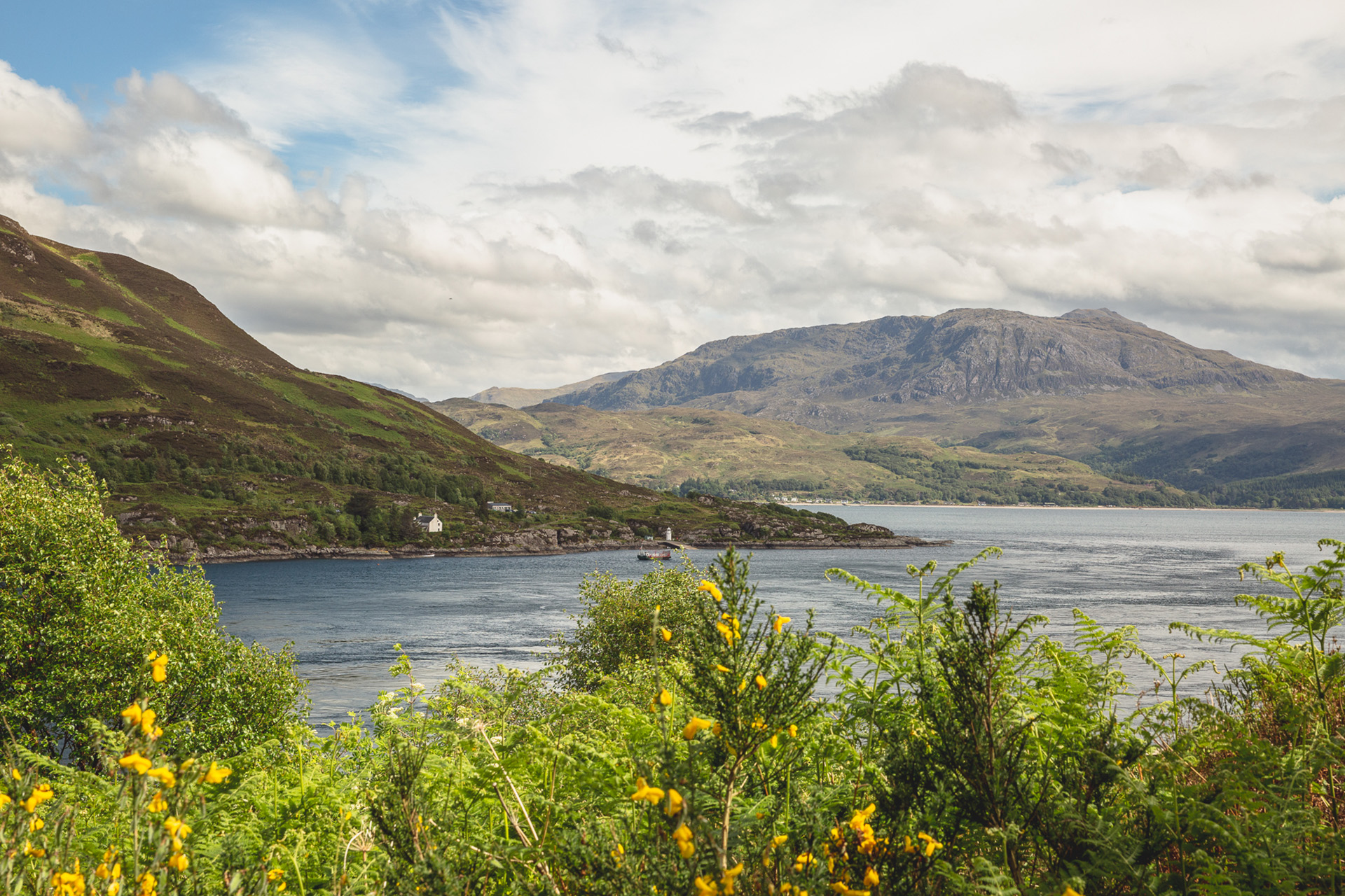 Scotland-Hebrides-Skye-Loch