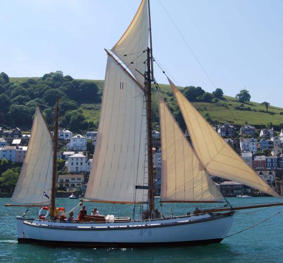 Escape sailing in dartmouth yacht holiday