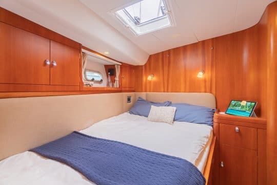 Skyelark Luxury yacht oyster 62 double cabin