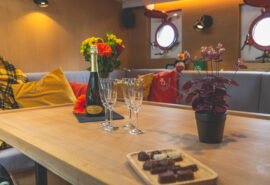 Steady dining table