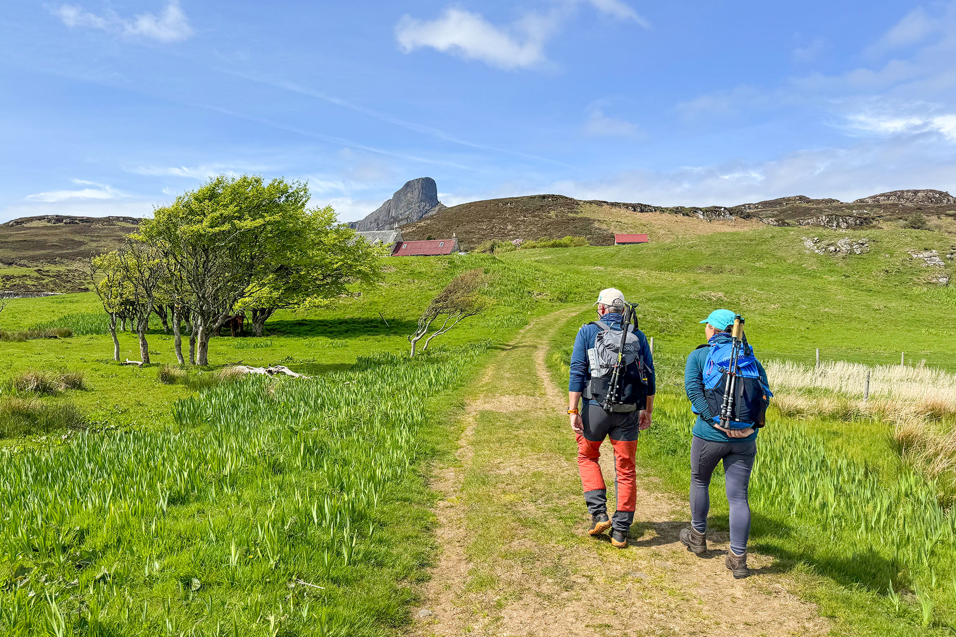 Steady guests hiking in the Hebrides, Isle of Eigg, walk and sail in Scotland
