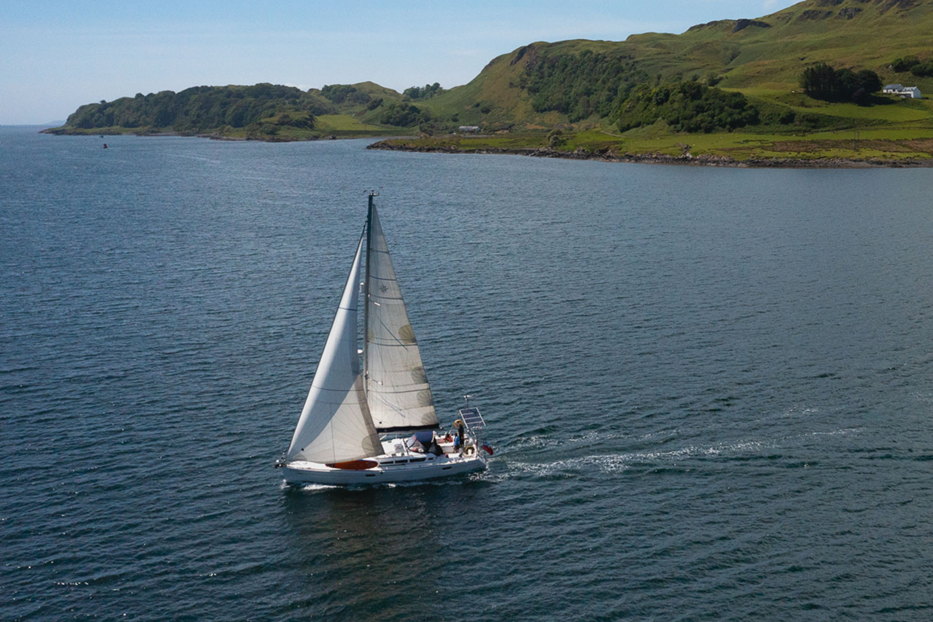 Stravaigin sailing Hebrides