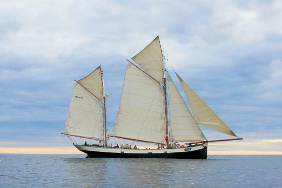 Tecla classic ship full sail header