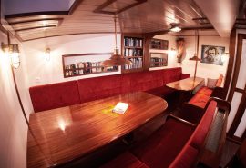 Tecla boat saloon