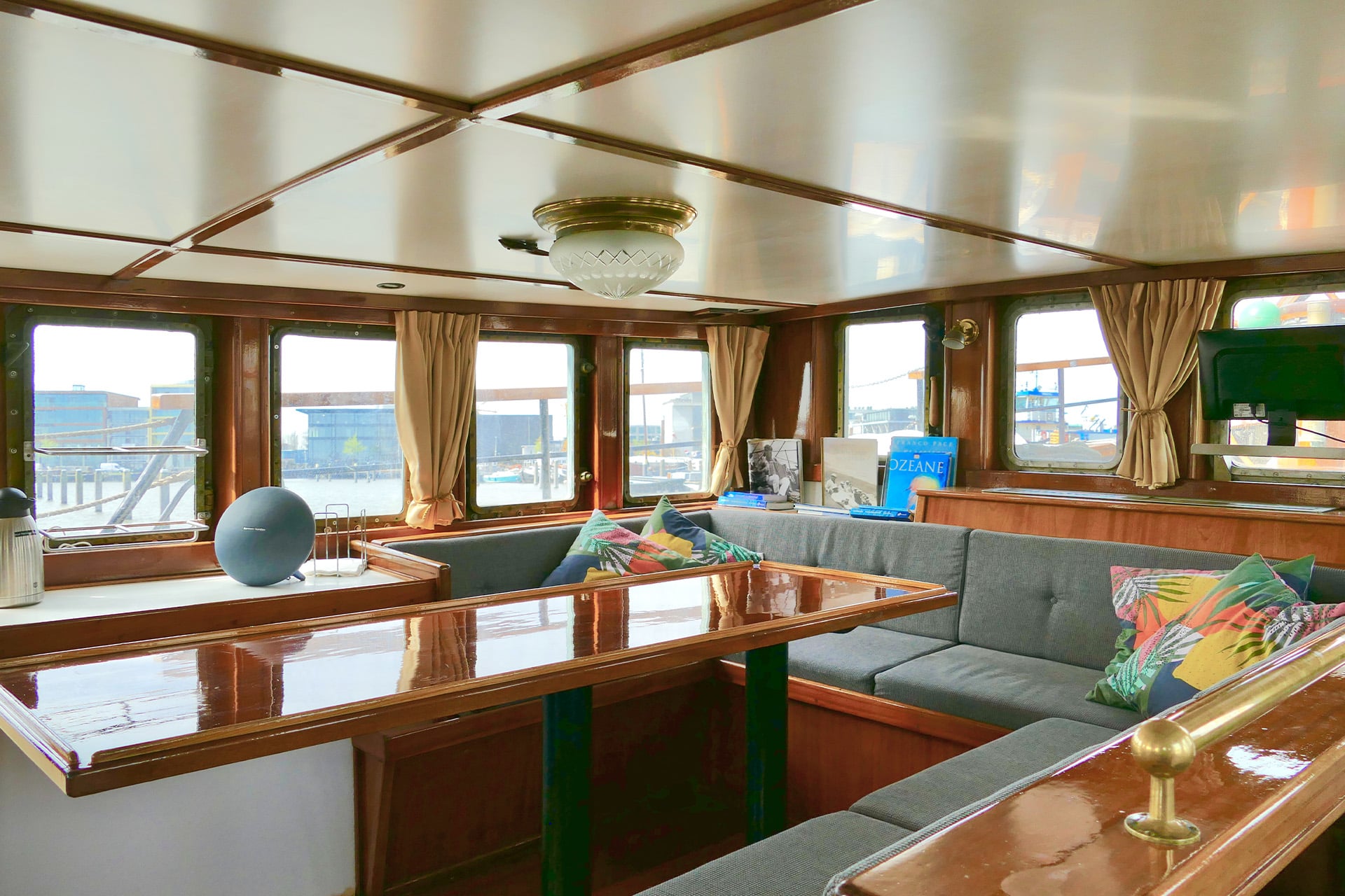 Twister wheelhouse on deck level interior onboard