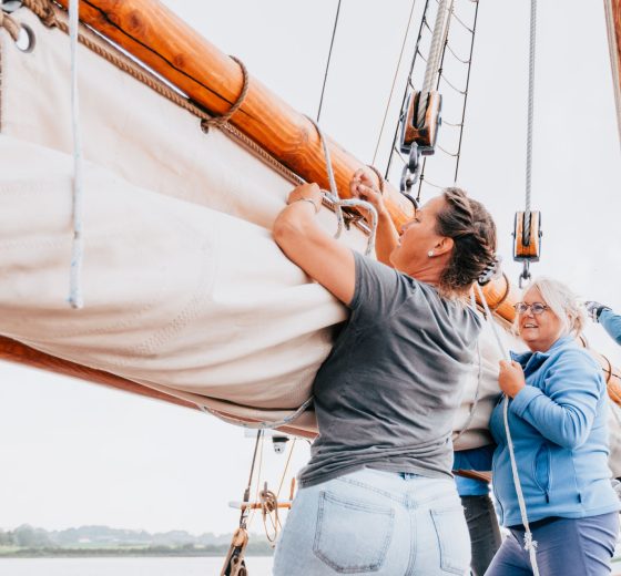 Tying sails on board Aron
