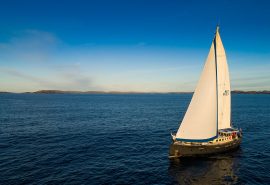View of expedition yacht Valiente in full sail