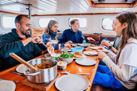 Valiente guests eating dinner onboard