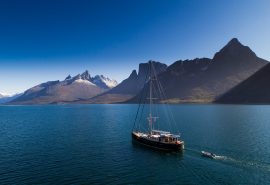 Valiente sailing in arctic Svalbard in summer