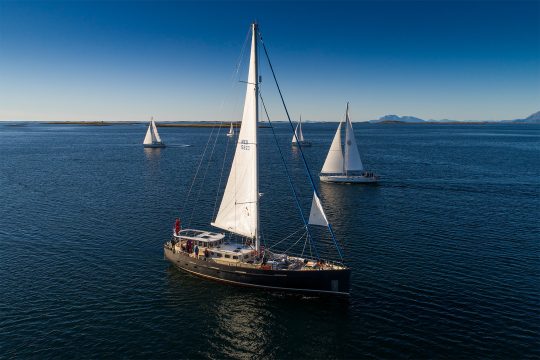 Valiente sailing in company expedition yachts
