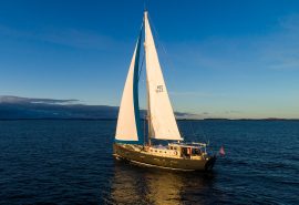 Valiente under full sail in sunshine
