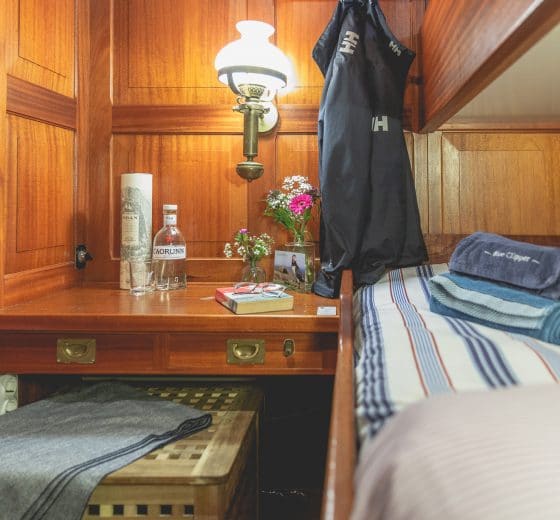 Venturesail-Blue-Clipper-cabin-bunk