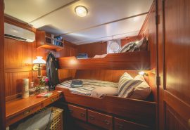 Venturesail-Blue-Clipper-cabin-twin-beds
