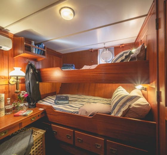 Venturesail-Blue-Clipper-cabin-twin-beds