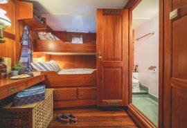 Venturesail-Blue-Clipper-ensuite-cabin