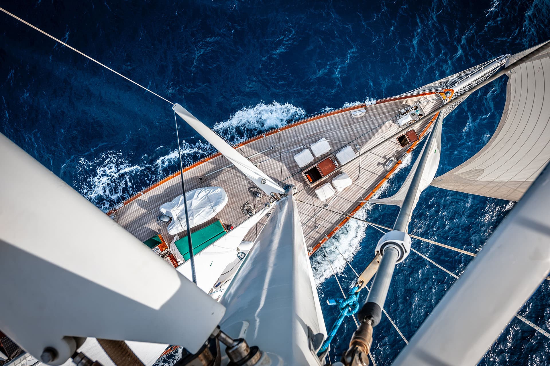View from mast of Kairos underway