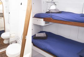 Zuza bunk bathroom