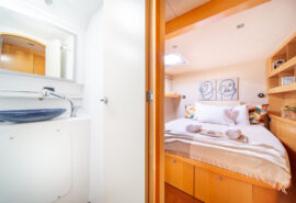 Zorba Cat Master aft ensuite