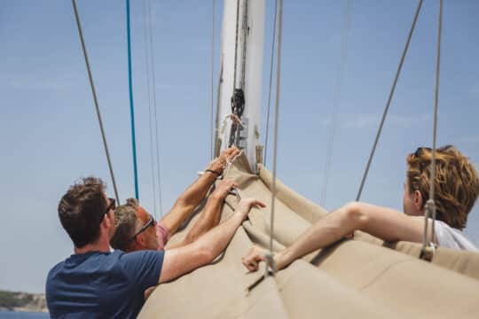 Zorba Cat guests sails