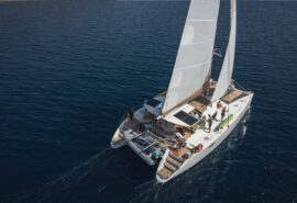 Zorba Cat sailing stern side on