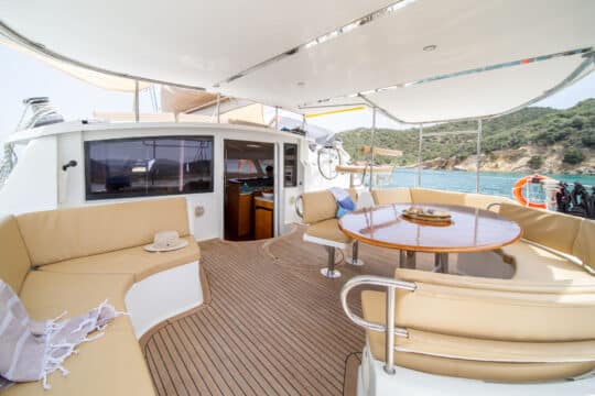 Zorba Cat stern deck