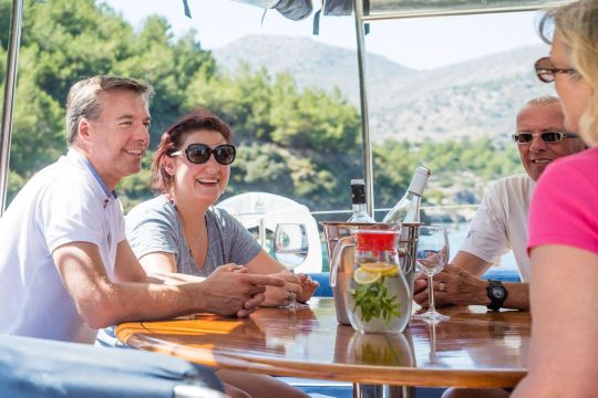 Zorba-Catamaran-guests-talking