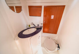 Zorba-heads-shower-room