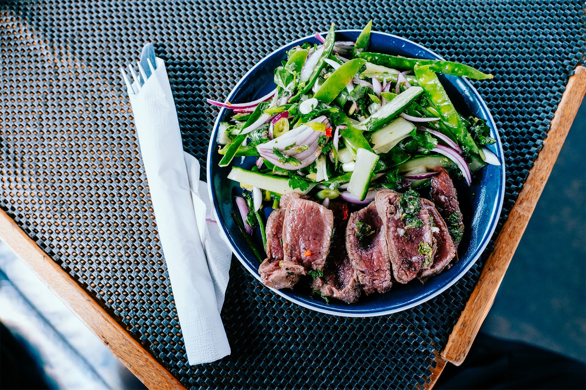 Zuza expedition yacht meal onboard lunch dining