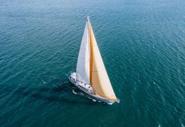 Zuza in full sail from above