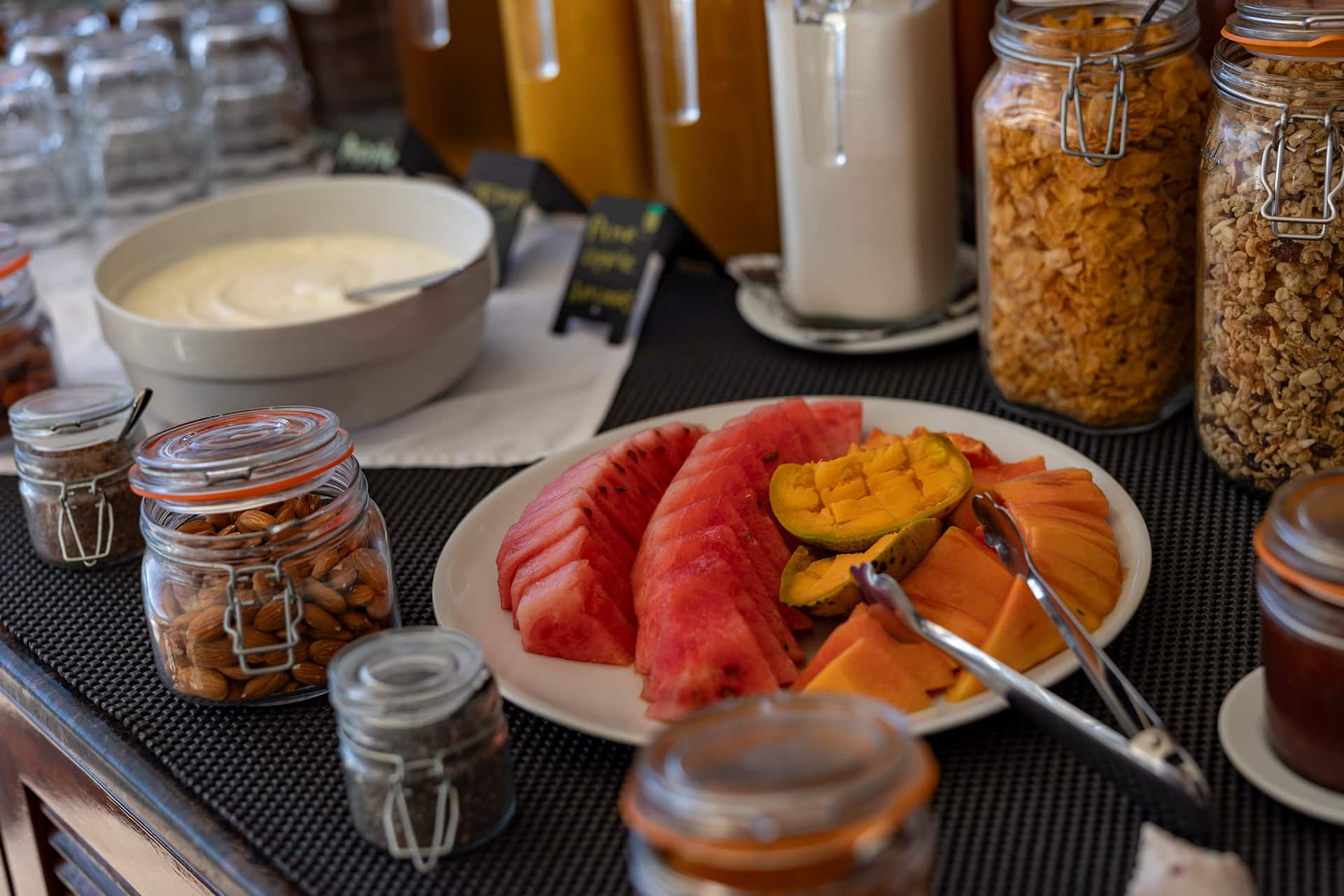 breakfast on board Chronos Rhea