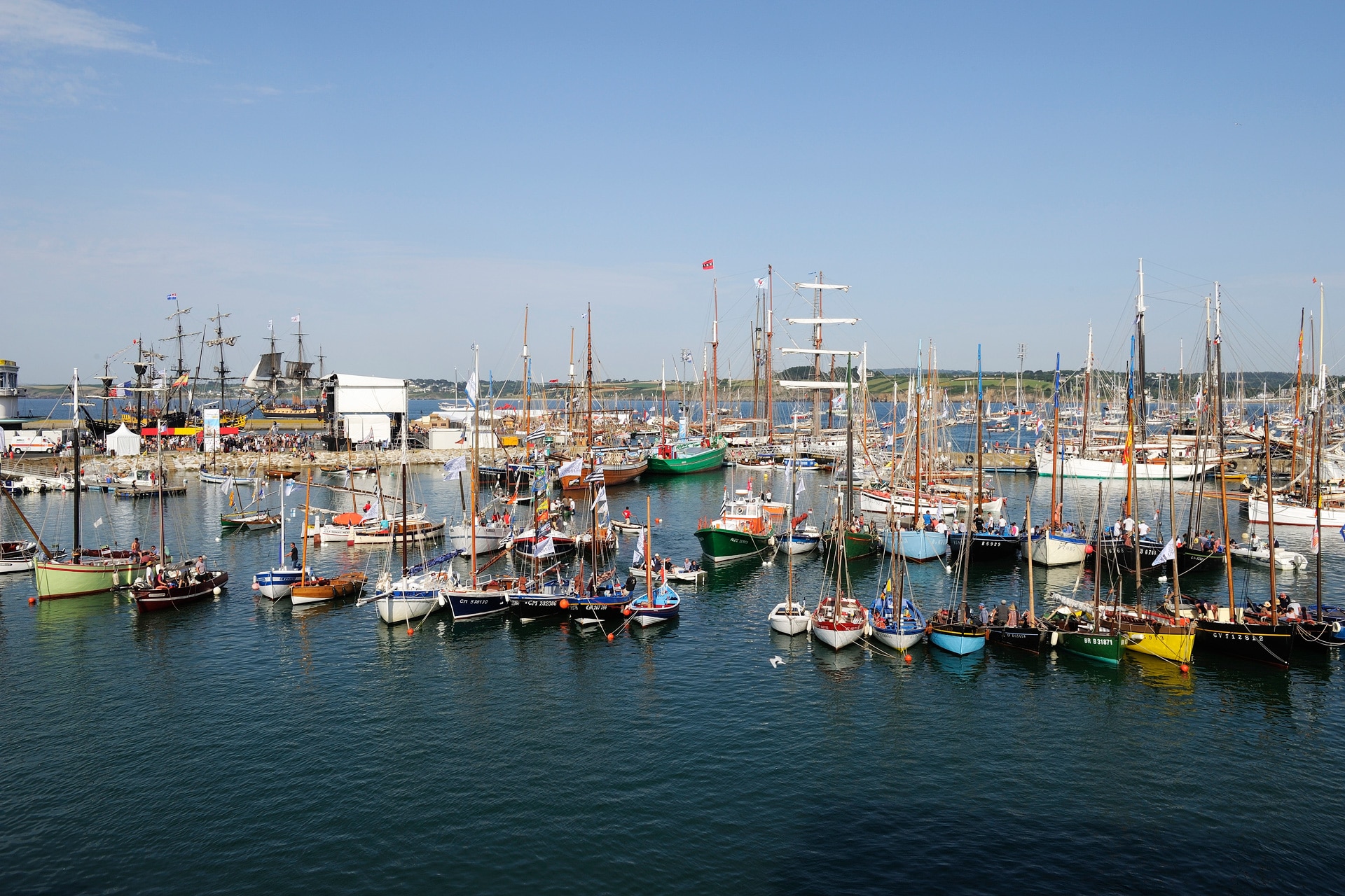 douarnenez-harbour-ships