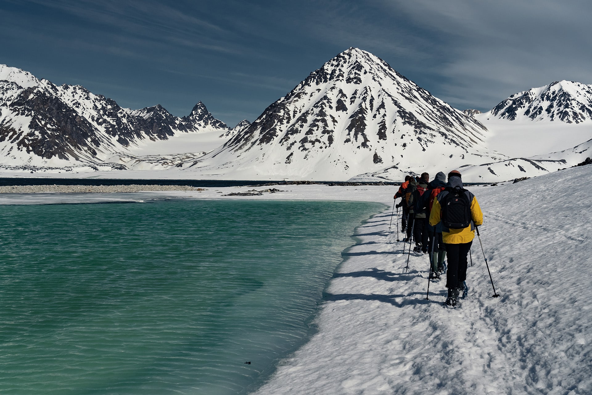 svalbard-hiking-glacier-noorderlicht